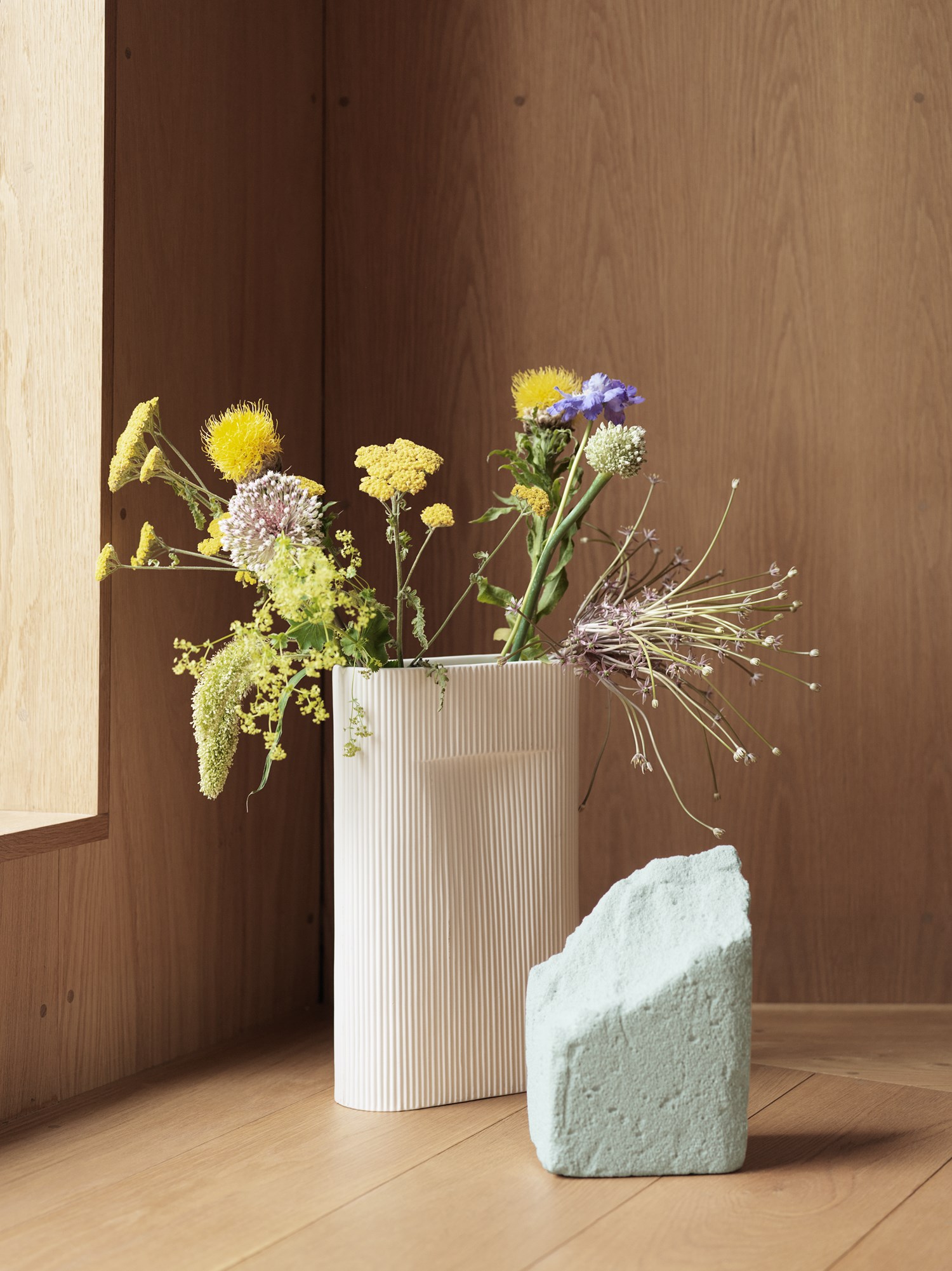 ridge-vase-off-white-muuto-org