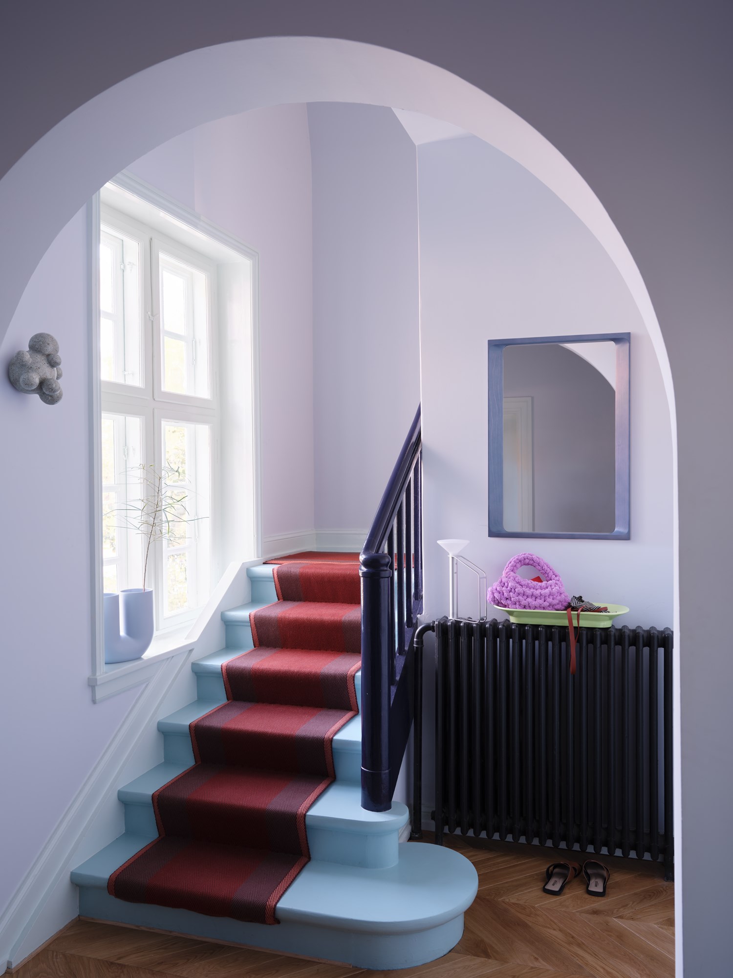 arced-mirror-light-lilac-mere-bowl-light-green-piton-alu-kink-light-blue-muuto-org