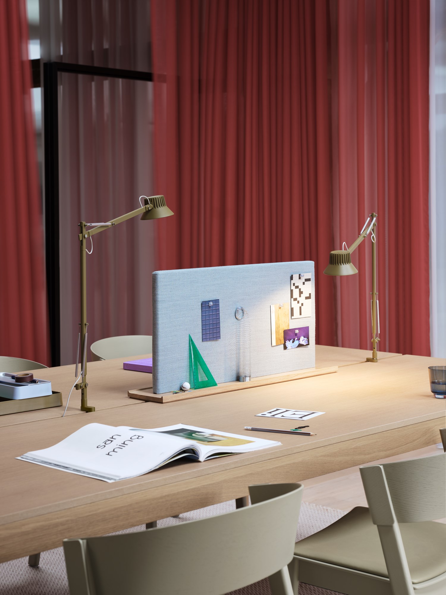 dedicate-L2-w-clamp-brown-green-linear-table-oak-screen-fiord-721-cover-side-dark-beige-refine-stone-muuto-org