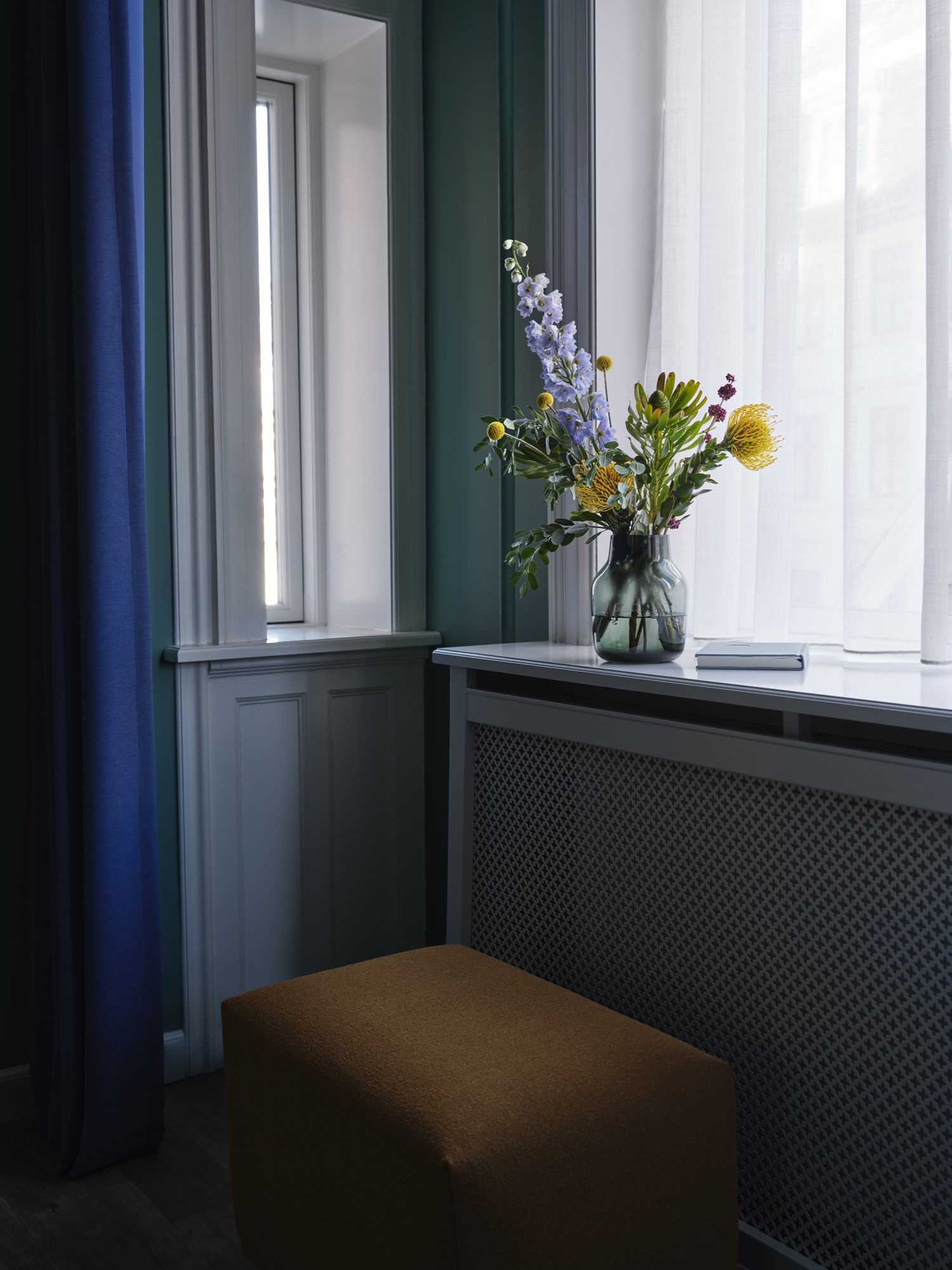 echo-acca-361-silent-vase-15-dark-green-muuto-org