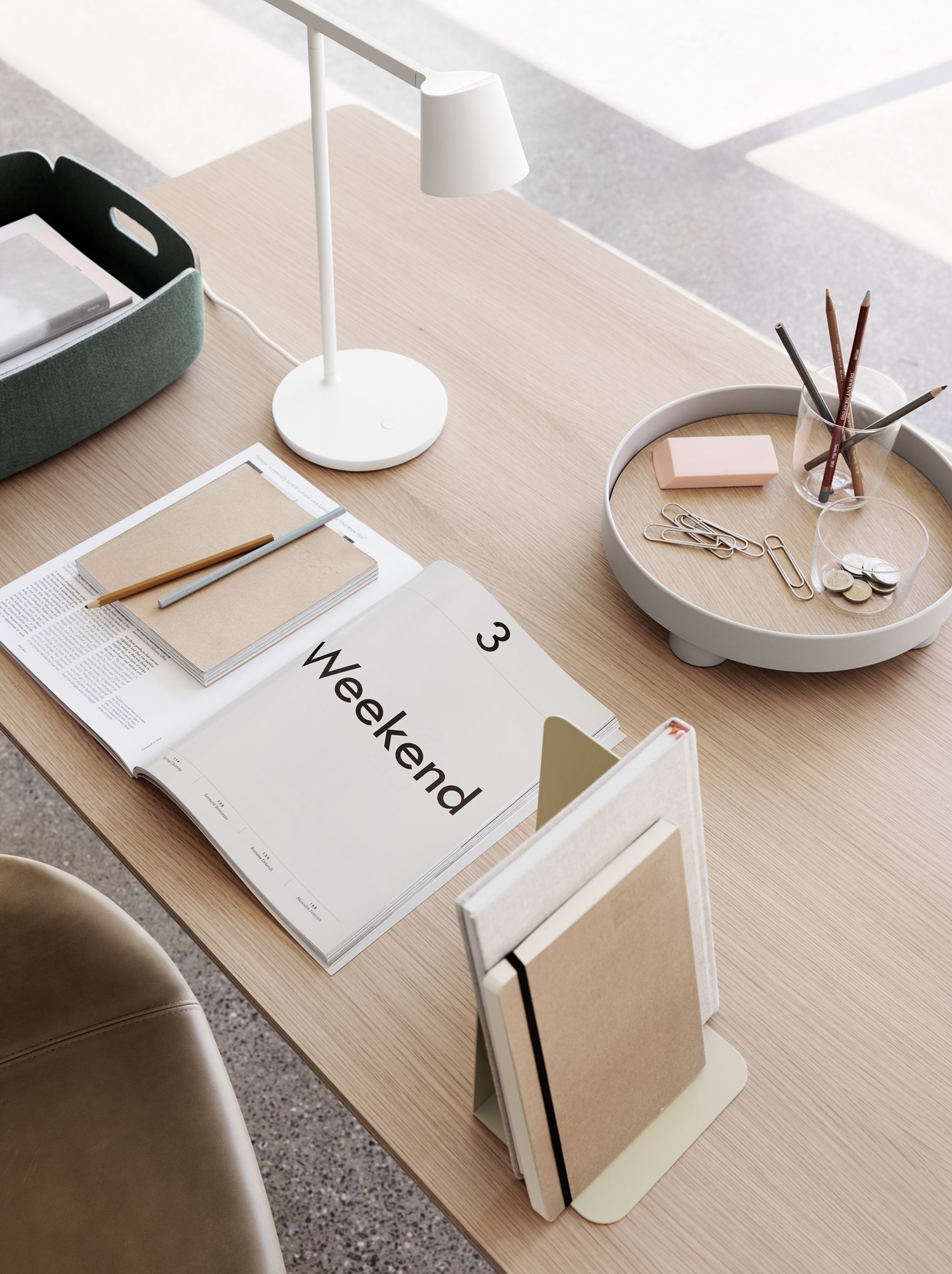 Fiber-base-table-oak-tip-restore-tray-corky-platform-compile-muuto-org