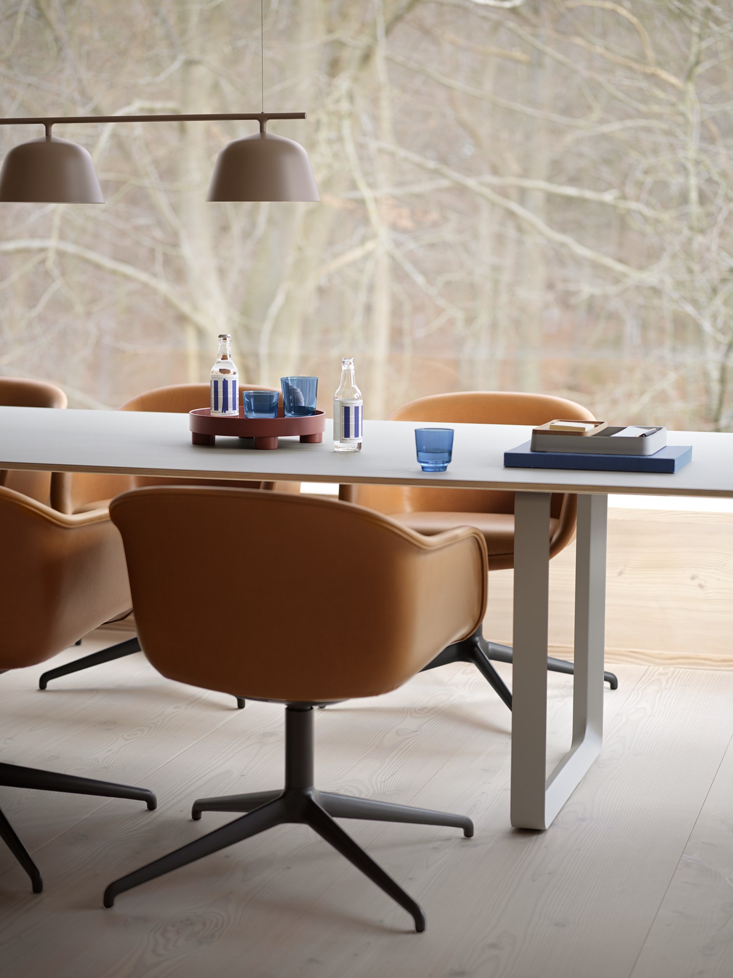 Fiber Conference Armchair w. Swivel Base - Ambit Rail Pendant in Taupe - 70/70 Table 295 cm in Grey - Platform Tray - Arrange - Raise Glasses in Dark Blue Fiber Conference Armchair w. Swivel Base - Ambit Rail Pendant in Taupe - 70/70 Table 295 cm in Grey - Platform Tray - Arrange - Raise Glasses in Dark Blue