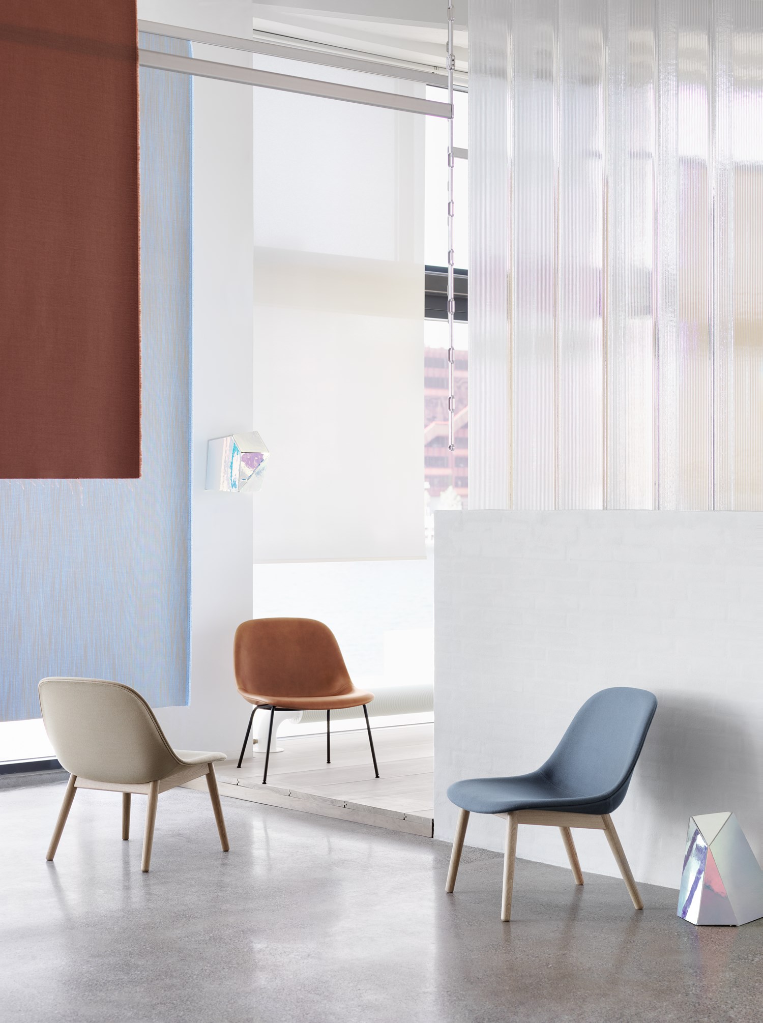 Fiber-lounge-chair-PR-divina-154-st-trio-236-cognac-Refine-muuto-org
