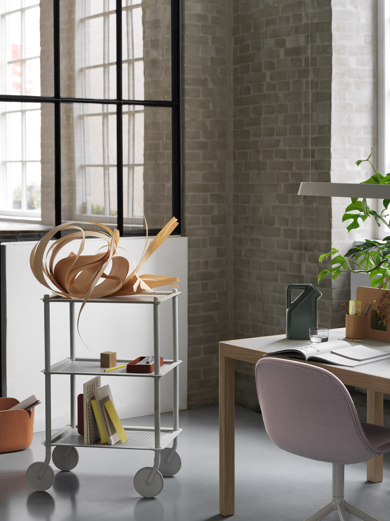 Flow Trolley 3-Layer in Grey, Workshop Table in Oak/Warm Grey, Fiber Side Chair w. Swivel Base in Grey and Twill Weave 620, Story Pinboard, Linear Pendant
Flow Trolley 3-Layer in Grey, Workshop Table in Oak/Warm Grey, Fiber Side Chair w. Swivel Base in Grey and Twill Weave 620, Story Pinboard, Linear Pendant