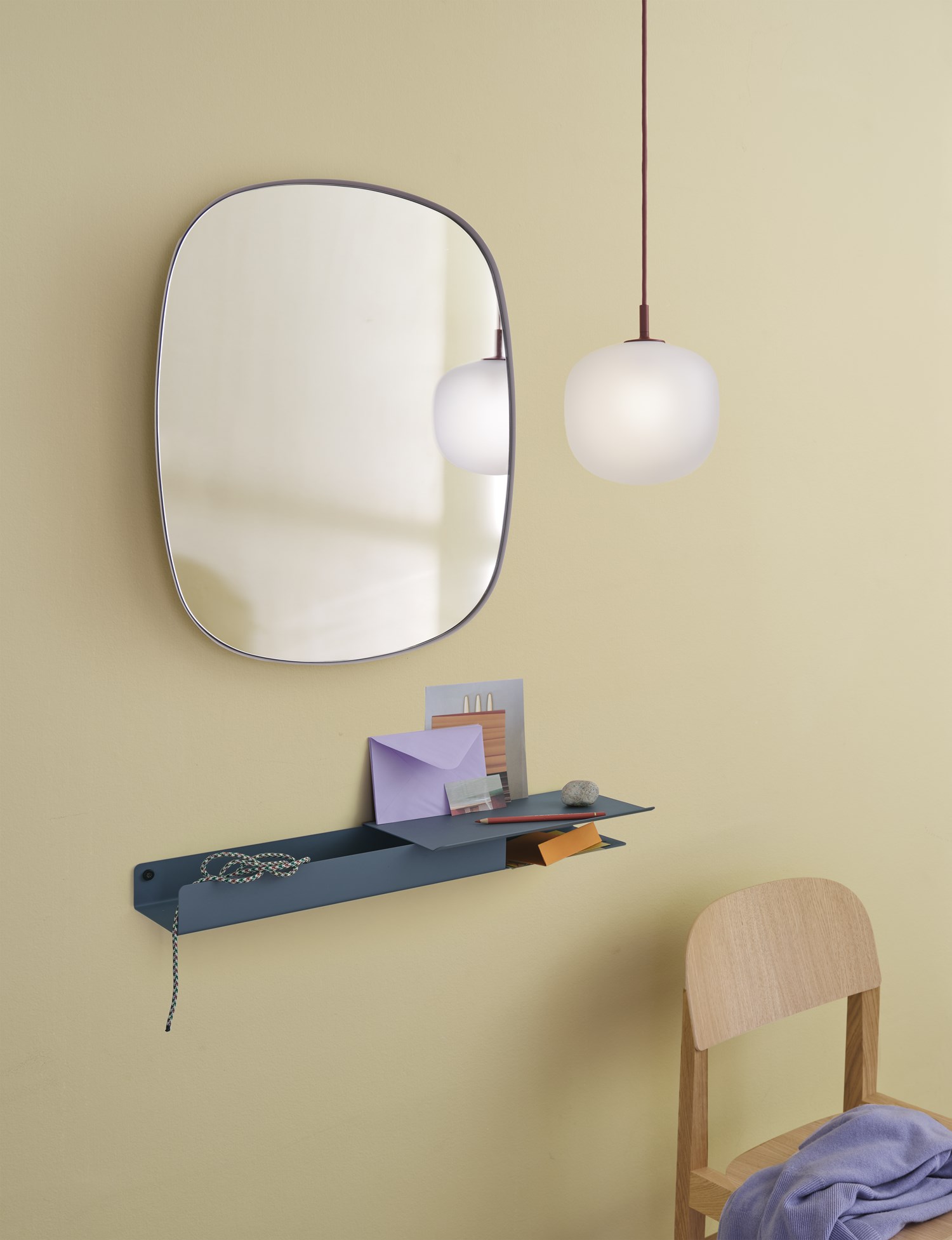 folded-shelves-platform-blue-grey-rime-12-deep-red-framed-mirror-small-workshop-chair-muuto-org Folded Shelves Platform in Blue Grey - Rime Pendant Lamp Ø12 cm in Deep Red - Framed Mirror Small in Grey/Clear - Workshop Chair in Oak