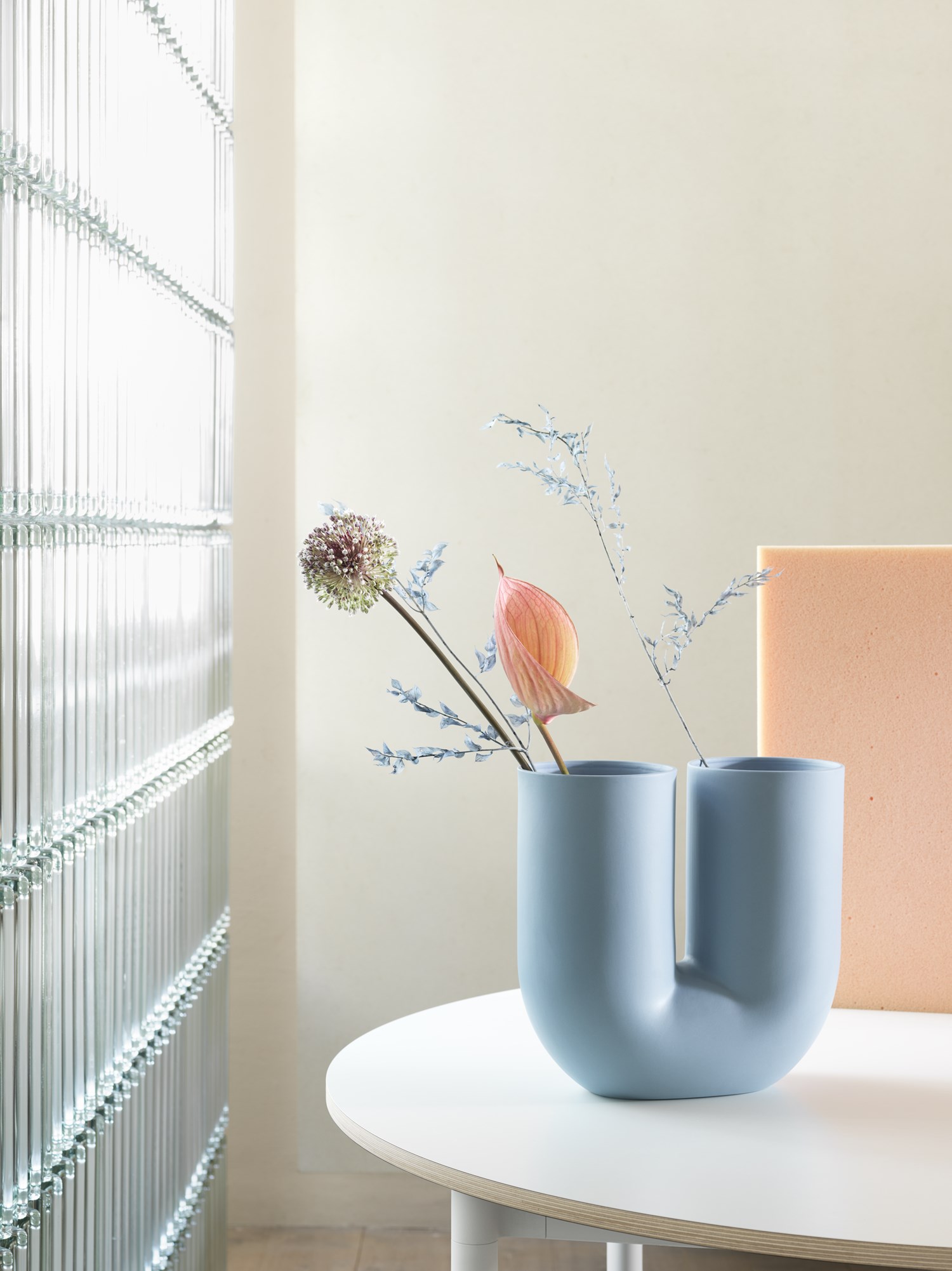 kink-vase-base-table-round-muuto-org