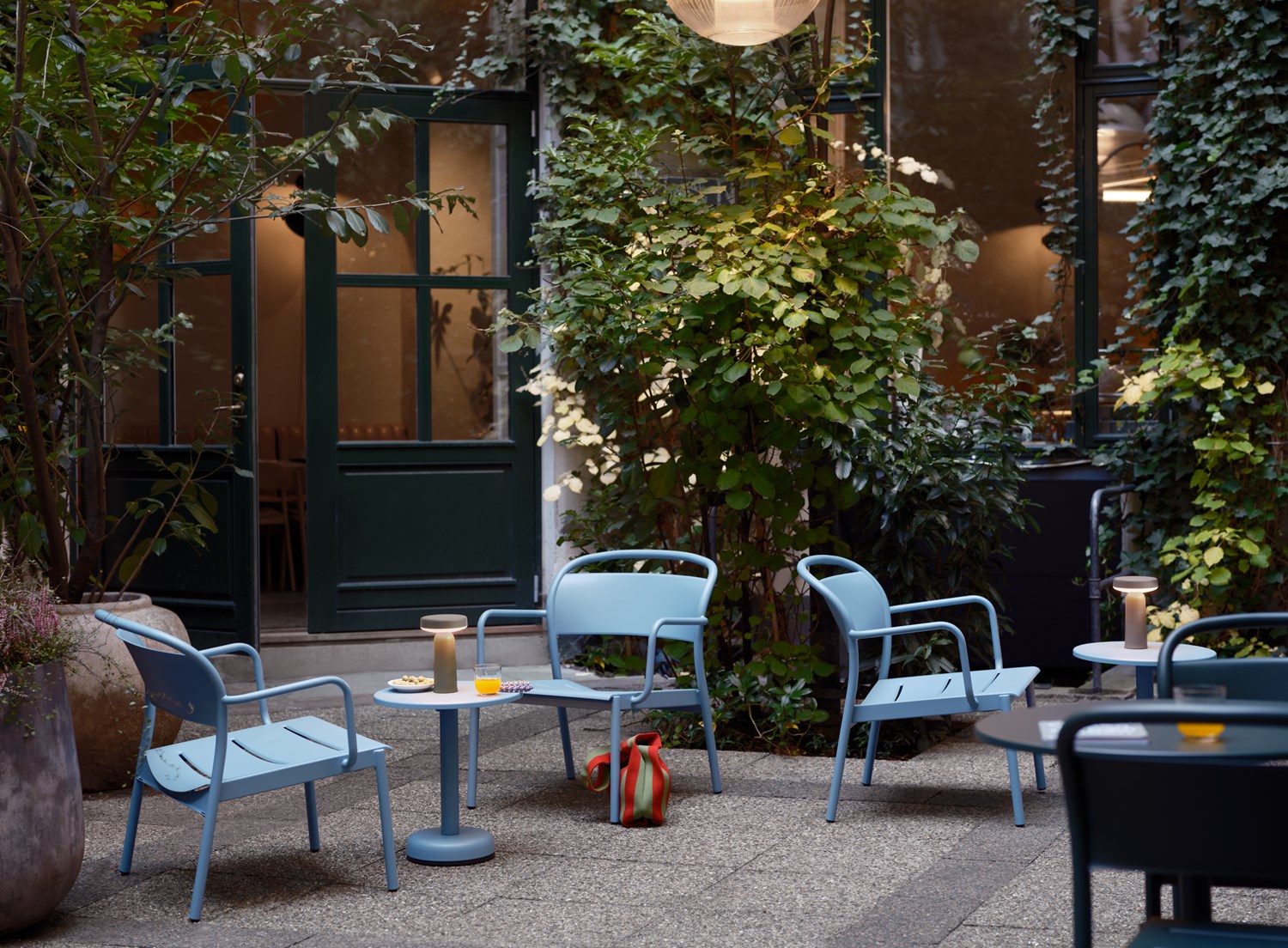 linear-steel-lounge-armchair-coffee-table-42-h47-pale-blue-ease-taupe-muuto-org