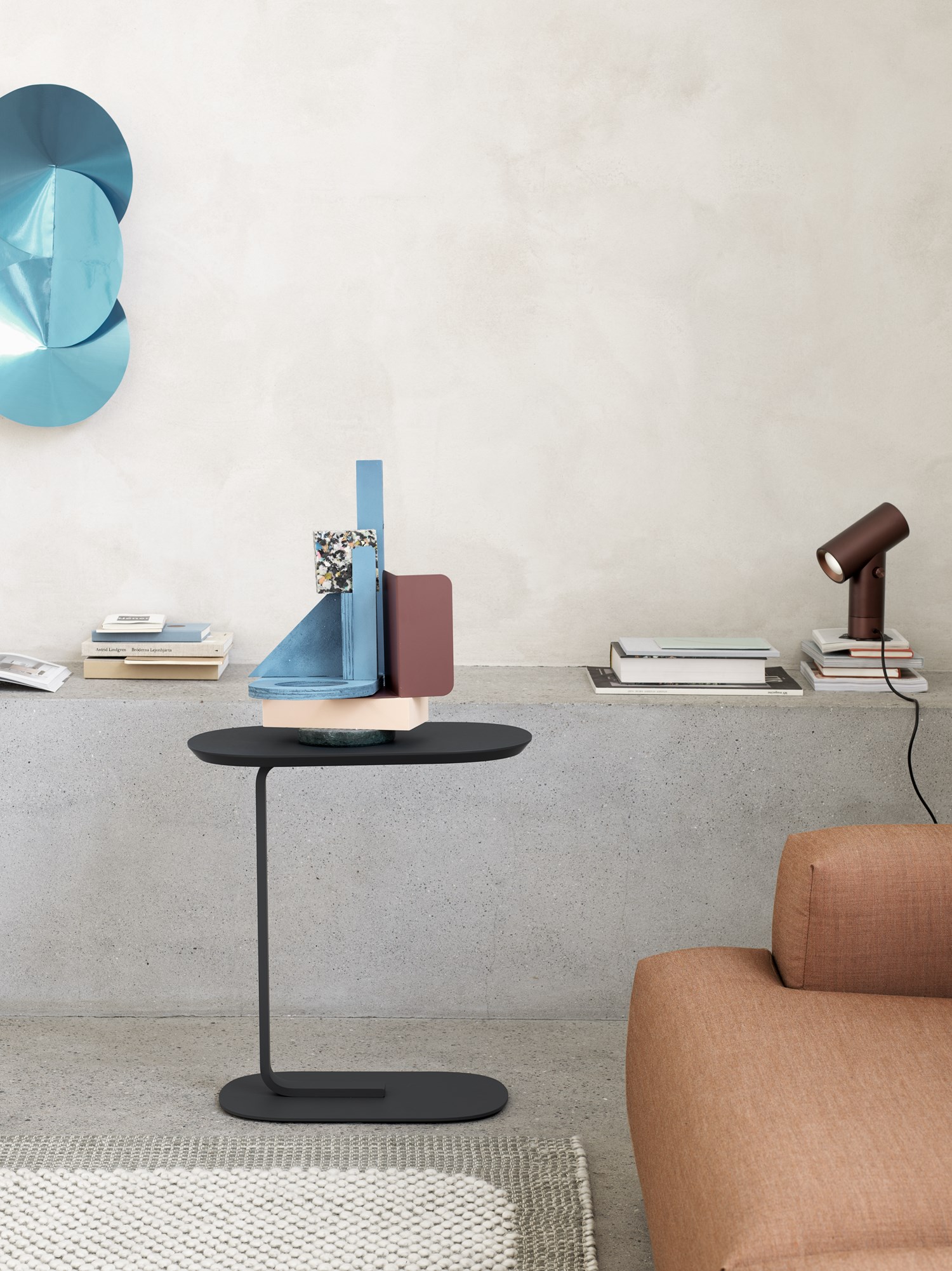 Relate-sidetable-black-pebble-light-grey-connect-remix-252-beam-compile-bookend-Muuto-org