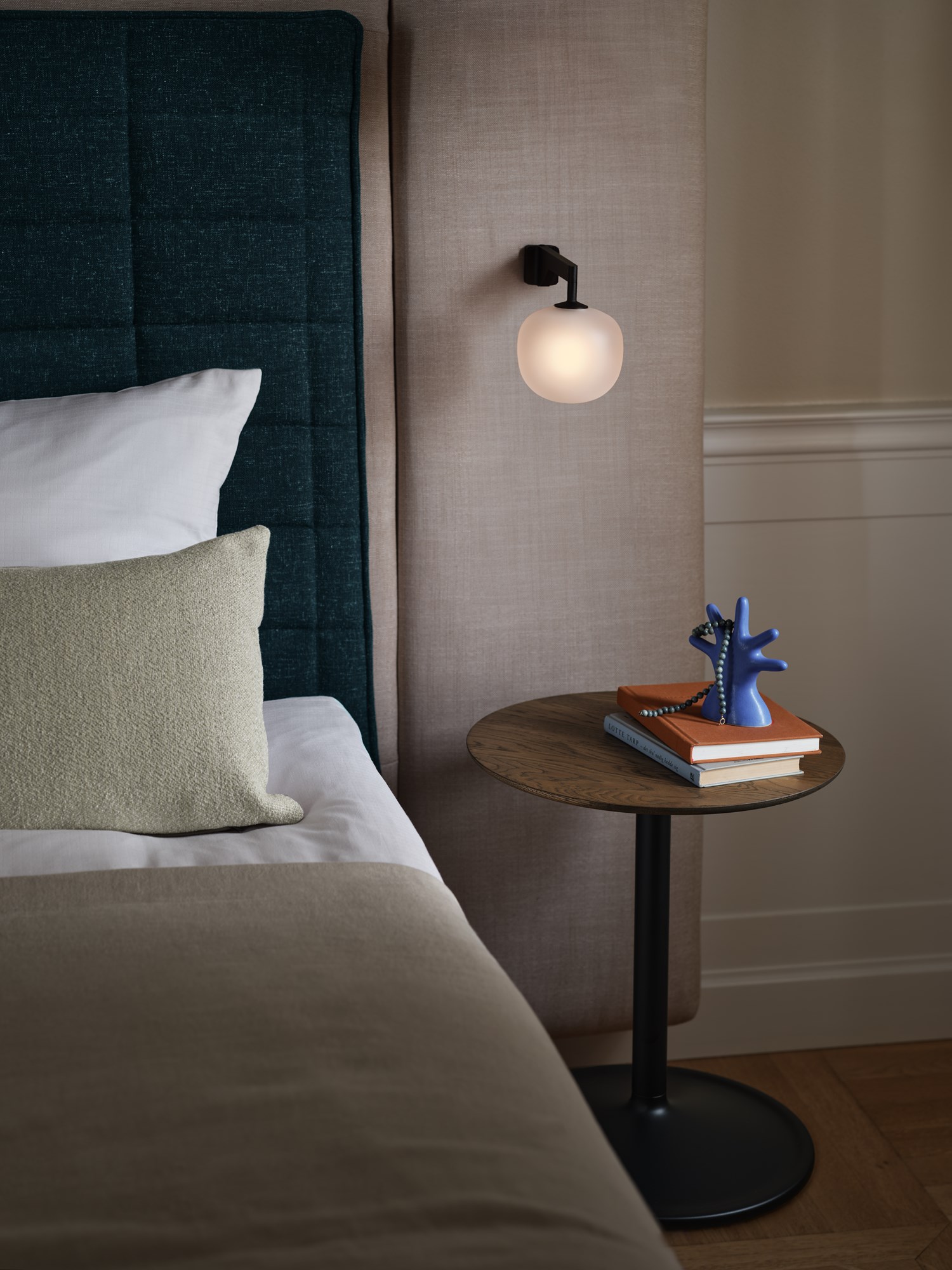 rime-wall-black-soft-side-smoked-oak-black-48-h48-mingle-light-green-muuto-org
