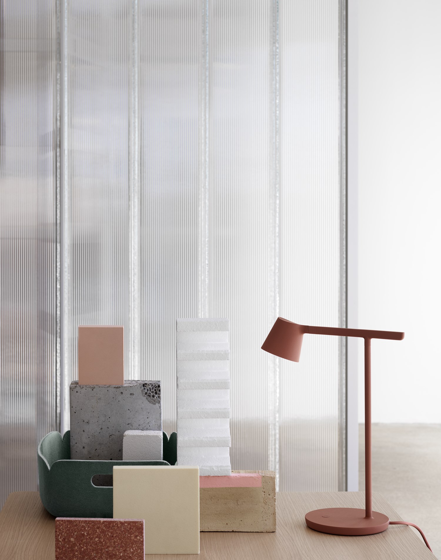 Tip-lamp-restore-tray-dusty-green-muuto-org