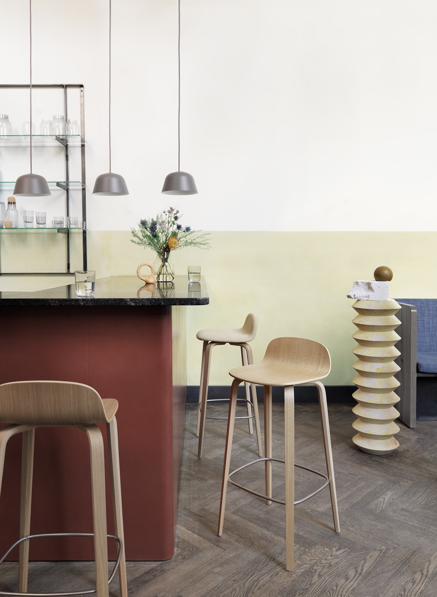 Visu-Barstool-Oak-Canvas-414-Ambit-Taupe-Corky-Silent-Vase-Muuto-Org