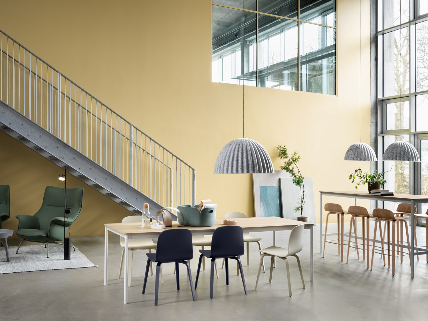 visu-chair-midnight-blue-sand-visu-bar-oak-base-table-oak-white-under-the-bell-doze-lounge-post-lamp-muuto-org