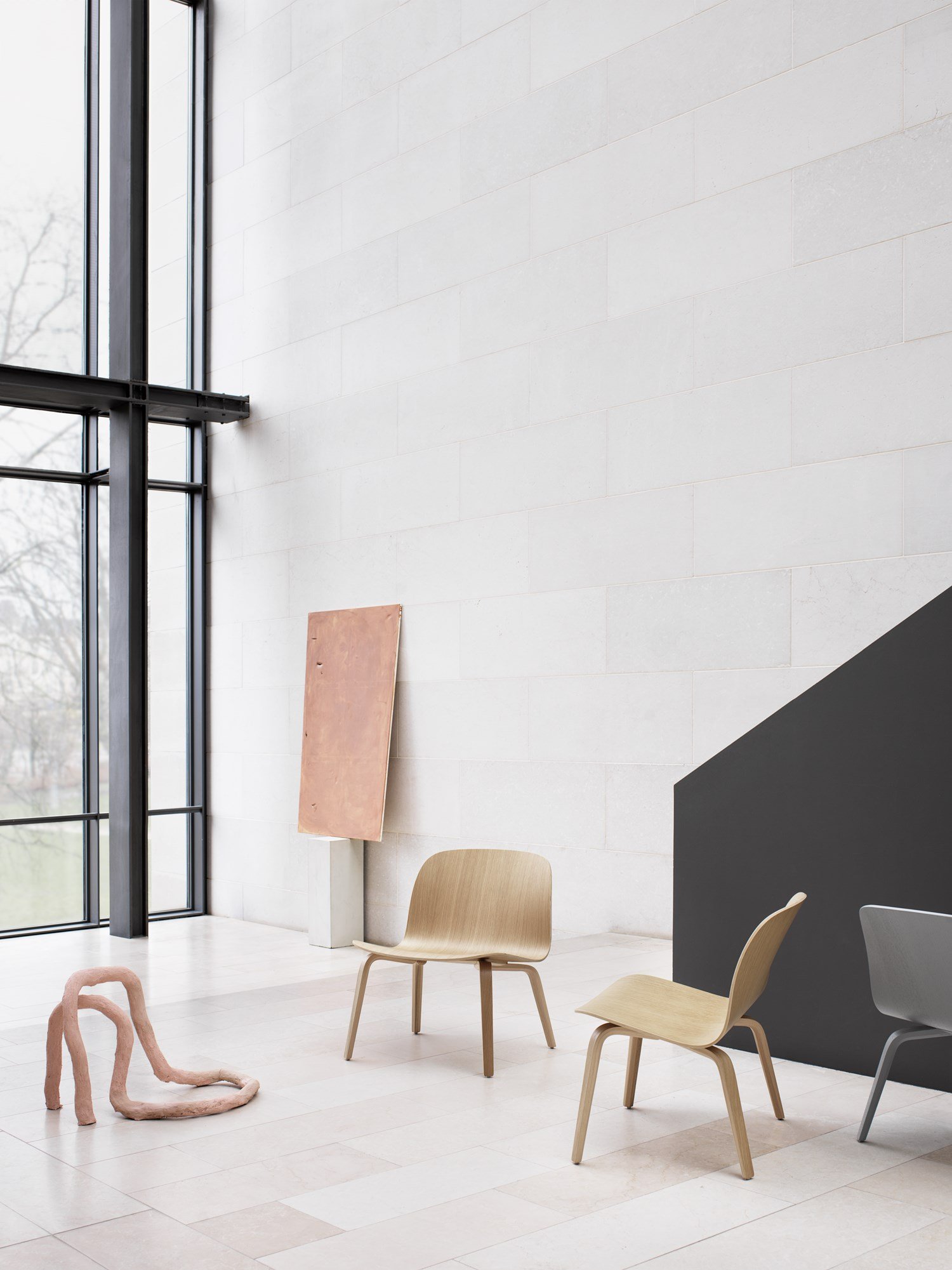 Visu-lounge-chair-oak-grey-Muuto-org