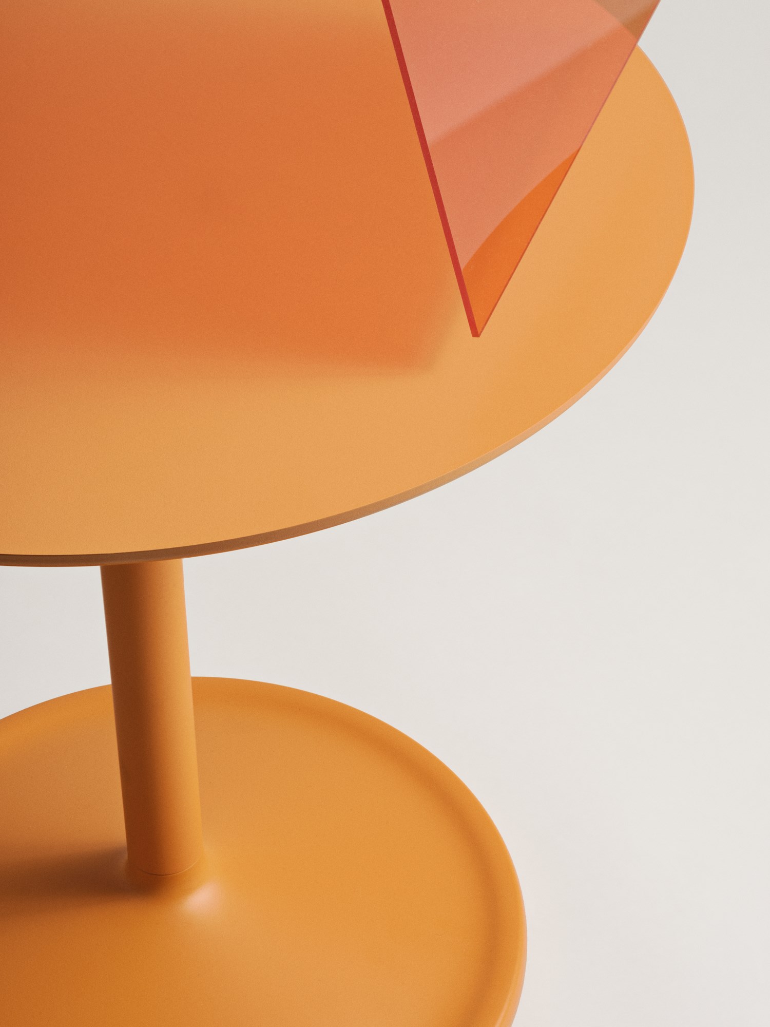 Soft-side-table-orange-muuto-org