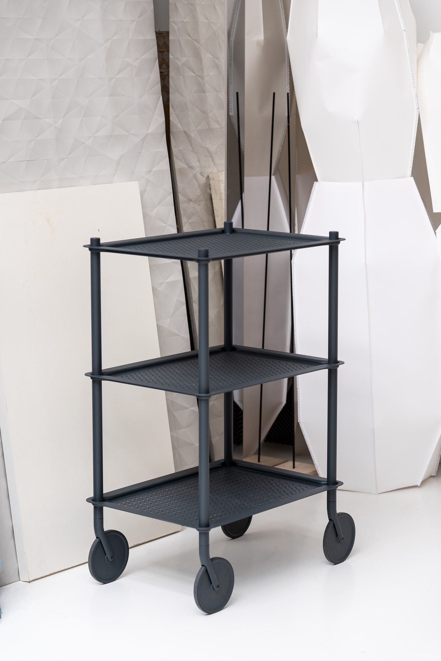normal-studio-flow-trolley-story-muuto-hi-res-13
