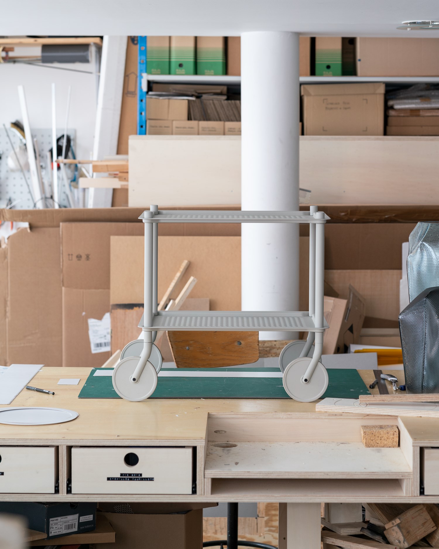 normal-studio-flow-trolley-story-muuto-hi-res-17