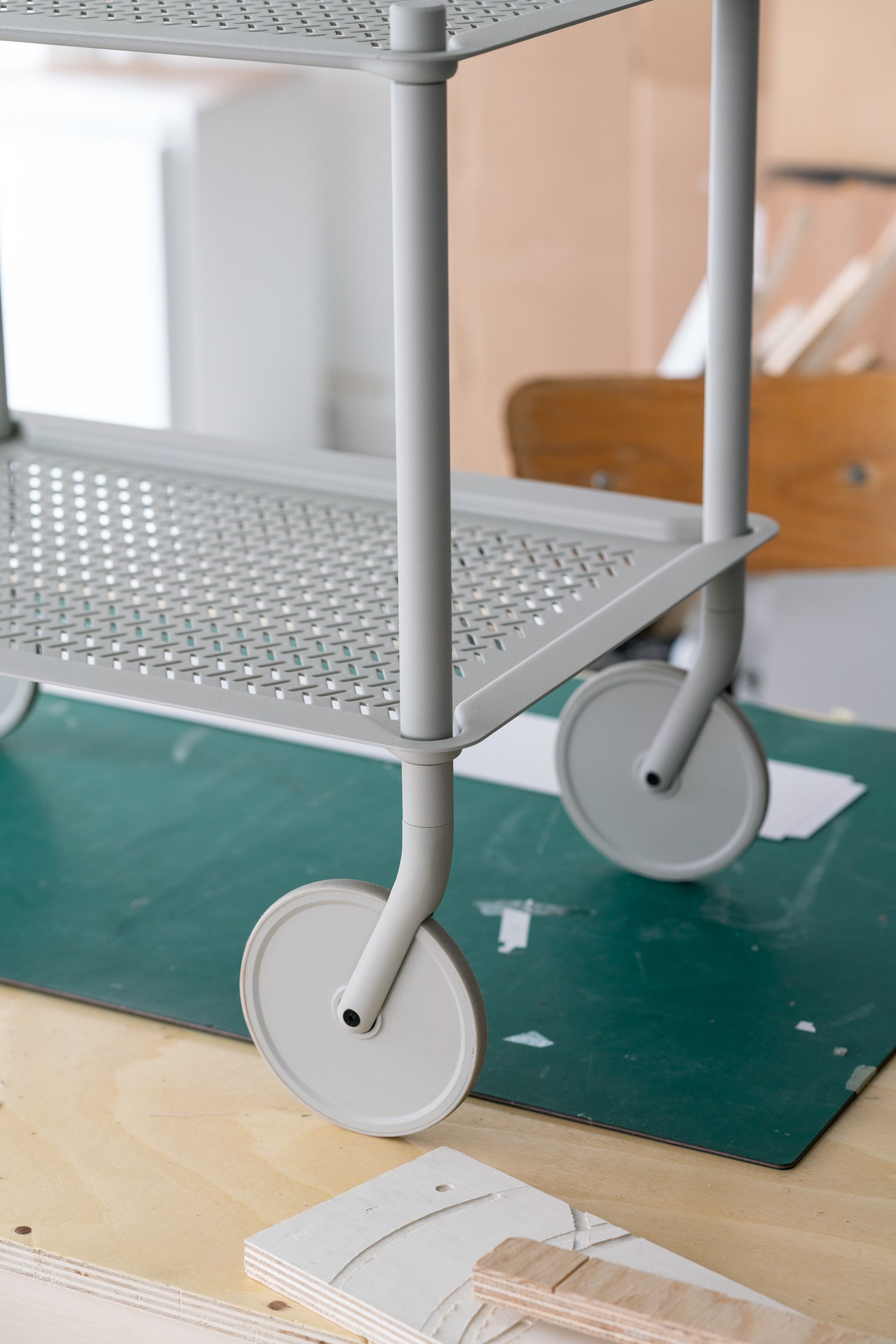normal-studio-flow-trolley-story-muuto-hi-res-18
