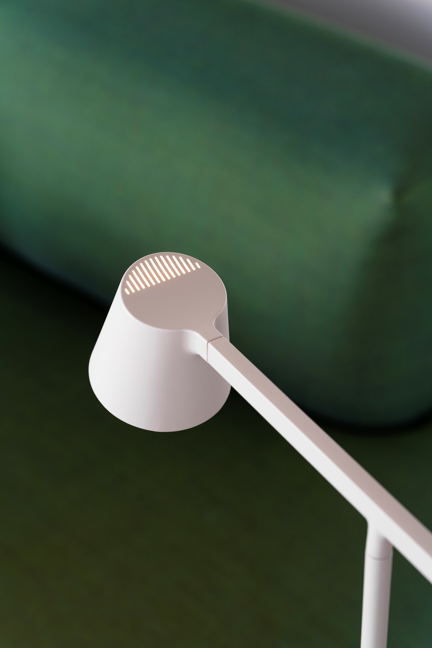 jens-fager-tip-lamp-story-muuto-hi-res-15