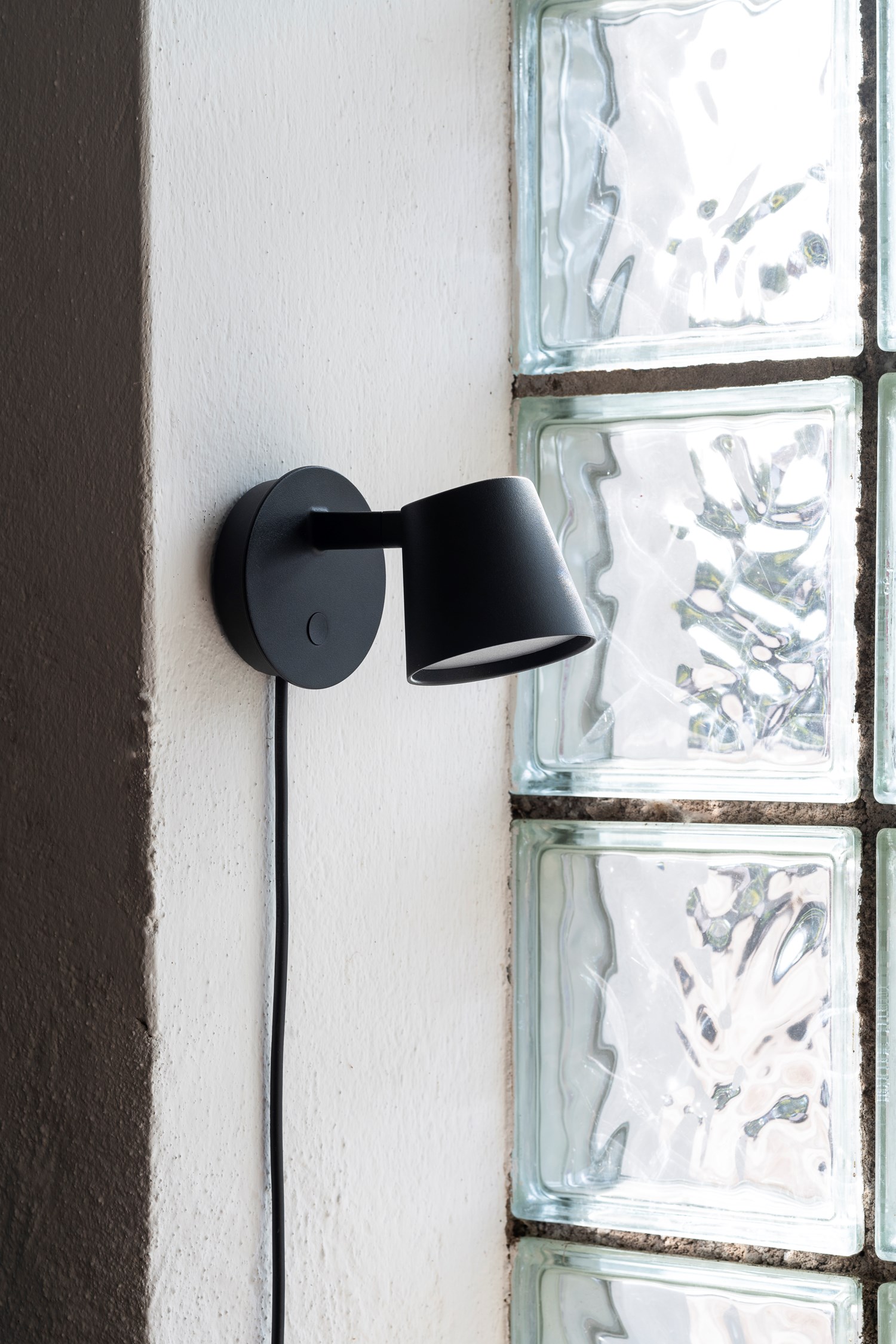 jens-fager-tip-lamp-story-muuto-hi-res-19