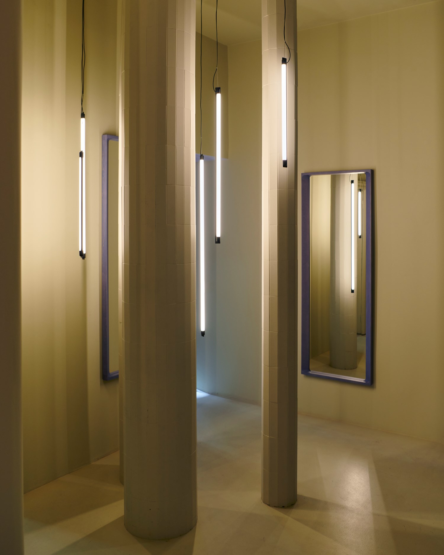 _DSC9019 Arced Mirror - Dusty Lilac, FIne Suspension Lamp - Black
