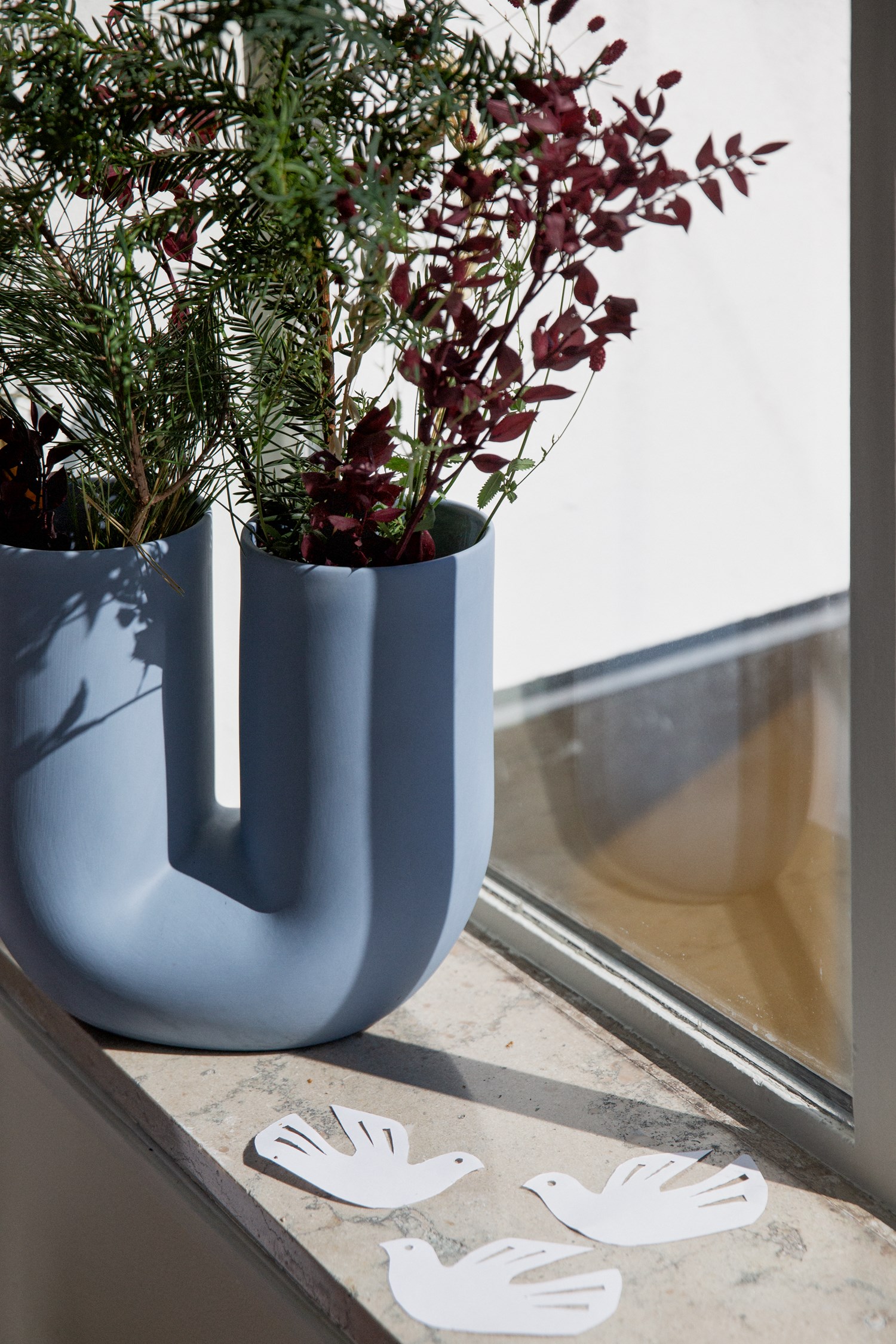 Holiday-2022-Kink-Vase-Light-Blue-Muuto-org Muuto Holiday Image 2022 Kink Vase in Light Blue