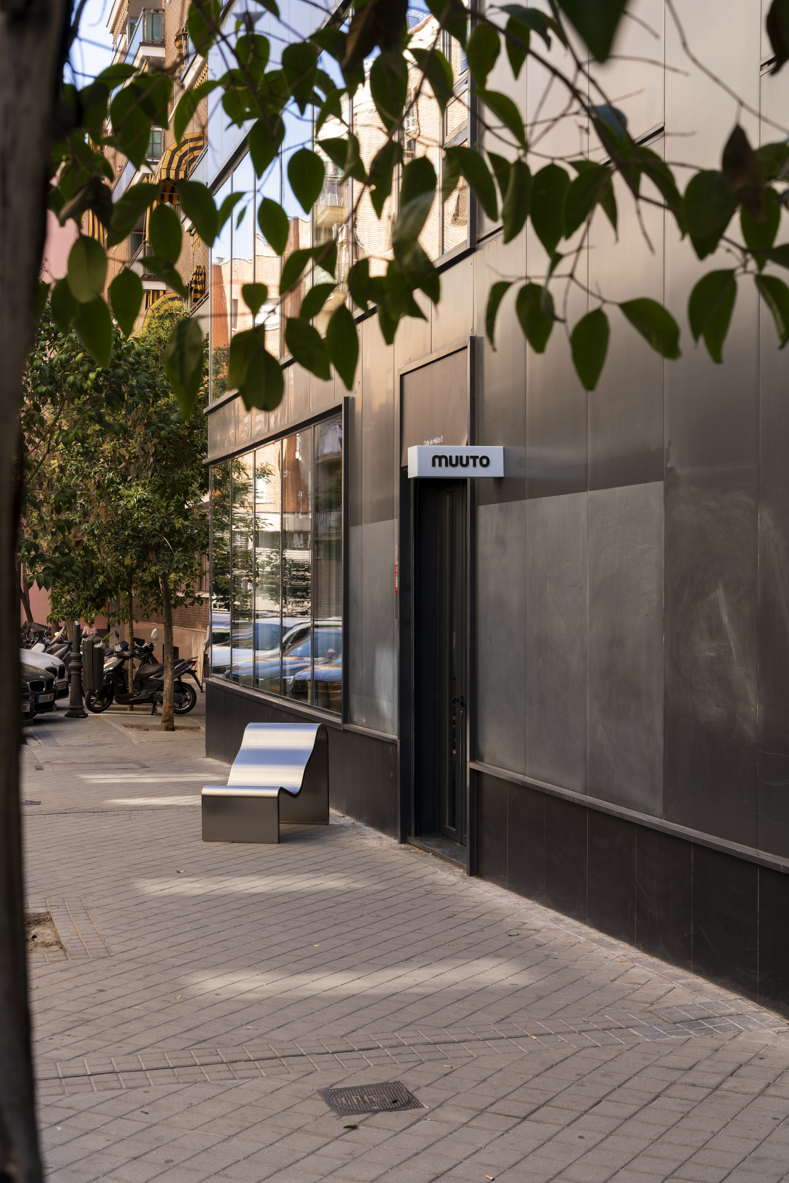 Street view of the Muuto showroom in Madrid